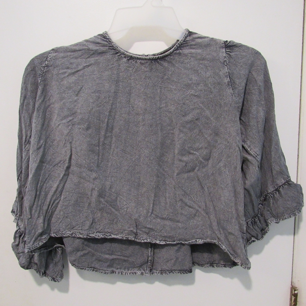 (PRICE IS FIRM!)Style Envy Flowy, Cropped Shirt